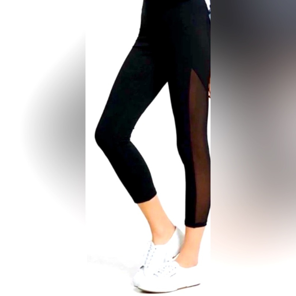 Express leggings with mesh contrast.